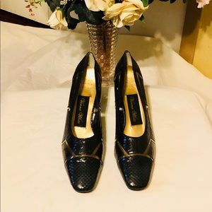 Beautiful Vanna White Leather shoes.